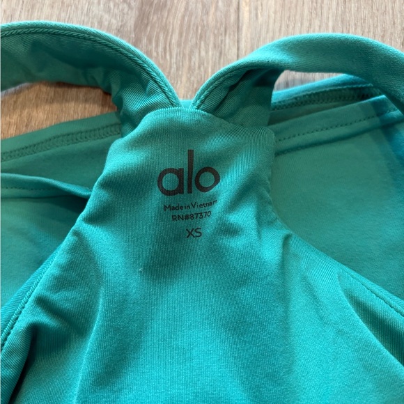 ALO Yoga Tank - Picture 5 of 9